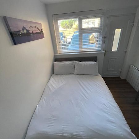 Fantastic Studio, Private Bathroom And Mini Kitchen. Thamesmead  Eksteriør billede