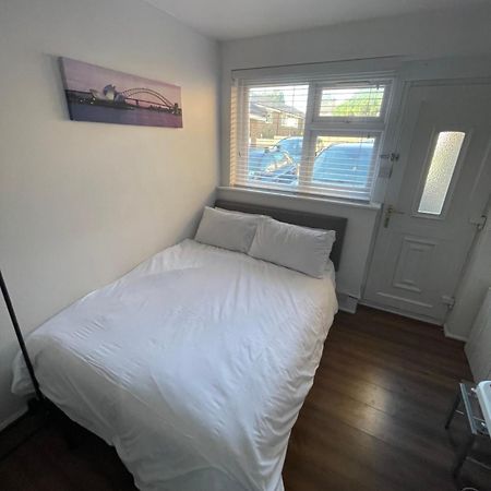 Fantastic Studio, Private Bathroom And Mini Kitchen. Thamesmead  Eksteriør billede