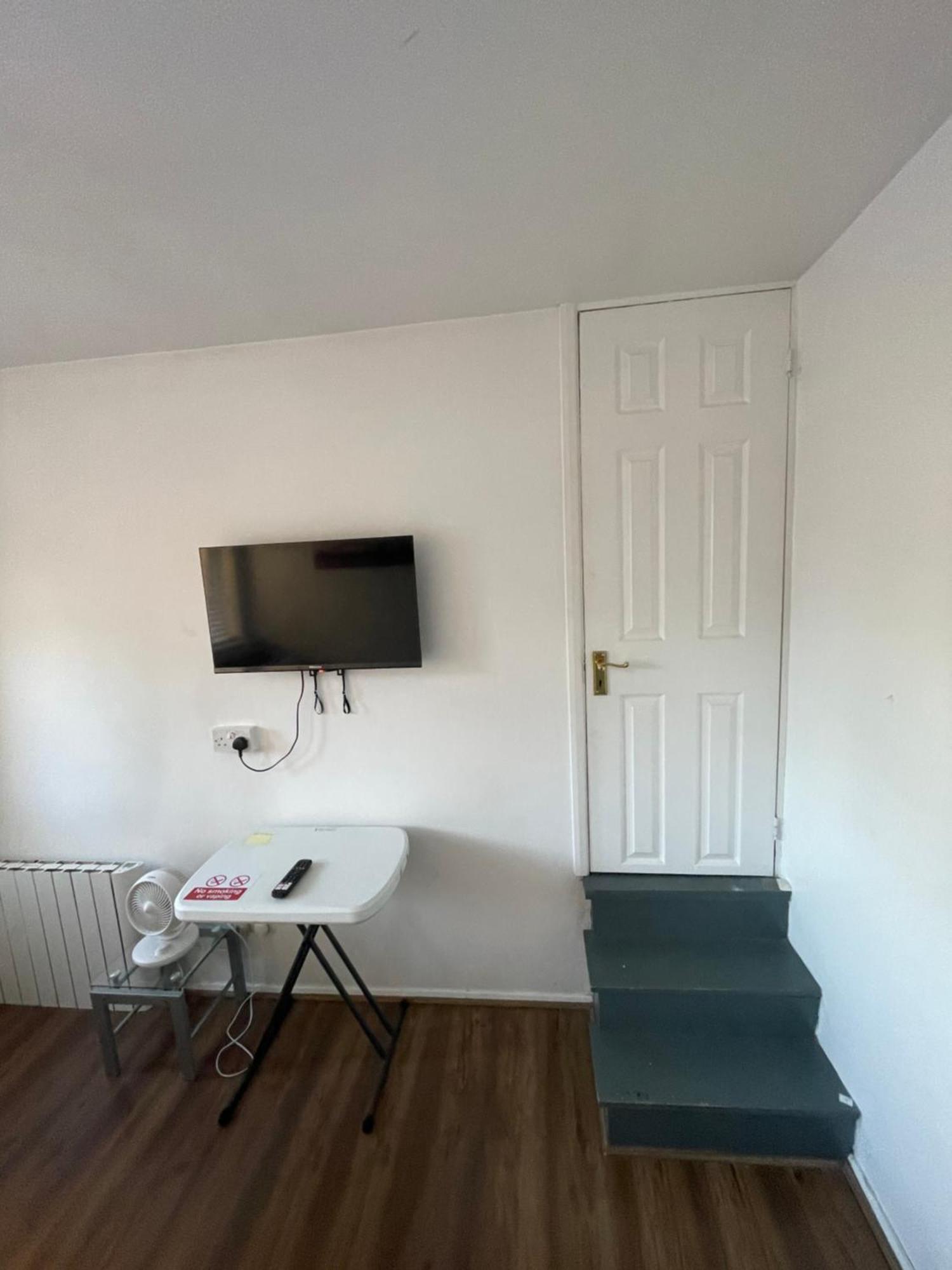 Fantastic Studio, Private Bathroom And Mini Kitchen. Thamesmead  Eksteriør billede