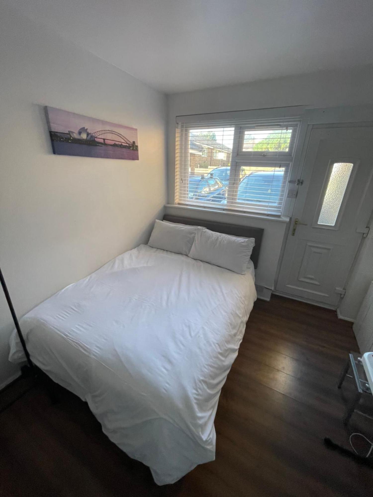 Fantastic Studio, Private Bathroom And Mini Kitchen. Thamesmead  Eksteriør billede
