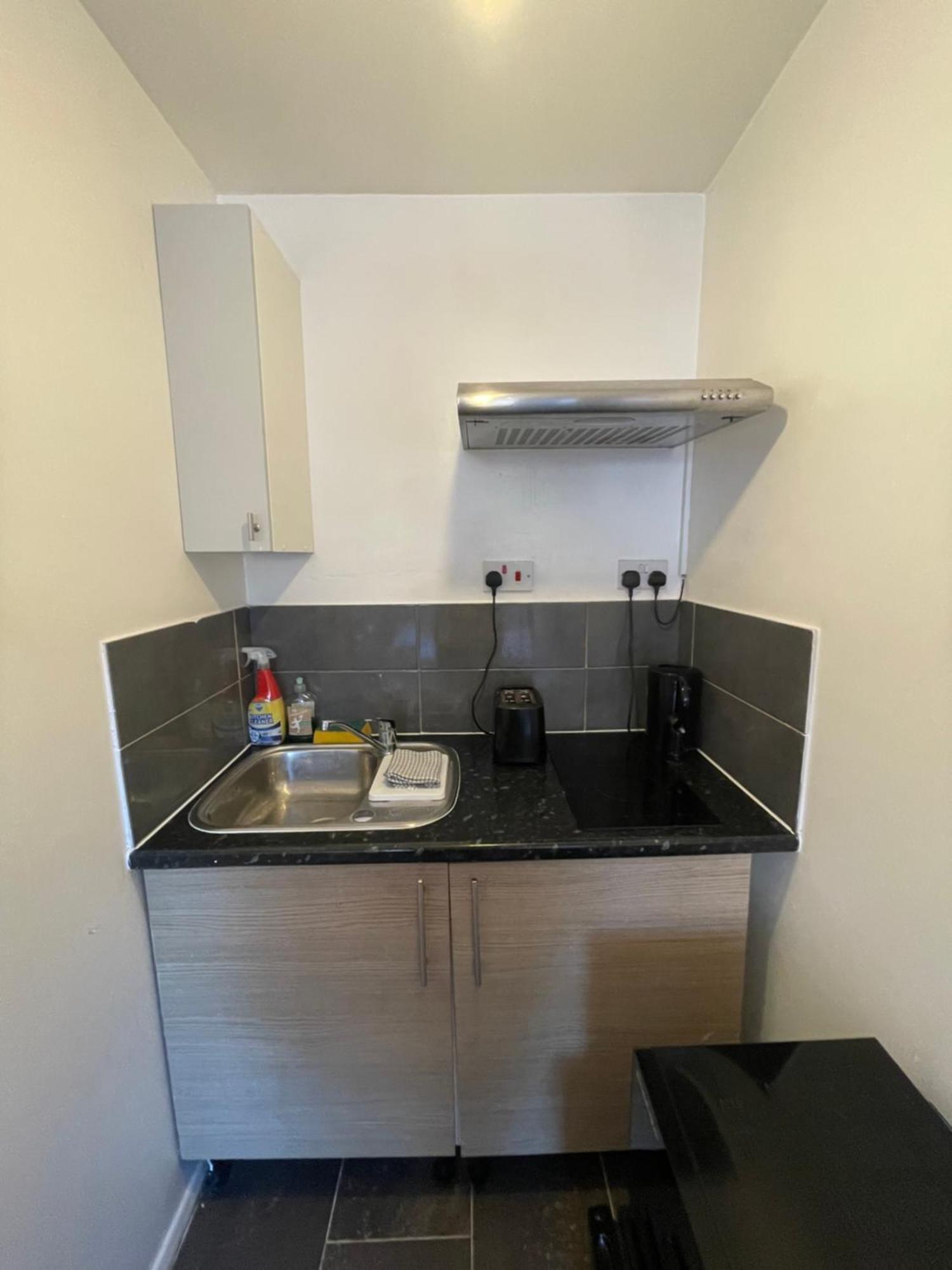 Fantastic Studio, Private Bathroom And Mini Kitchen. Thamesmead  Eksteriør billede