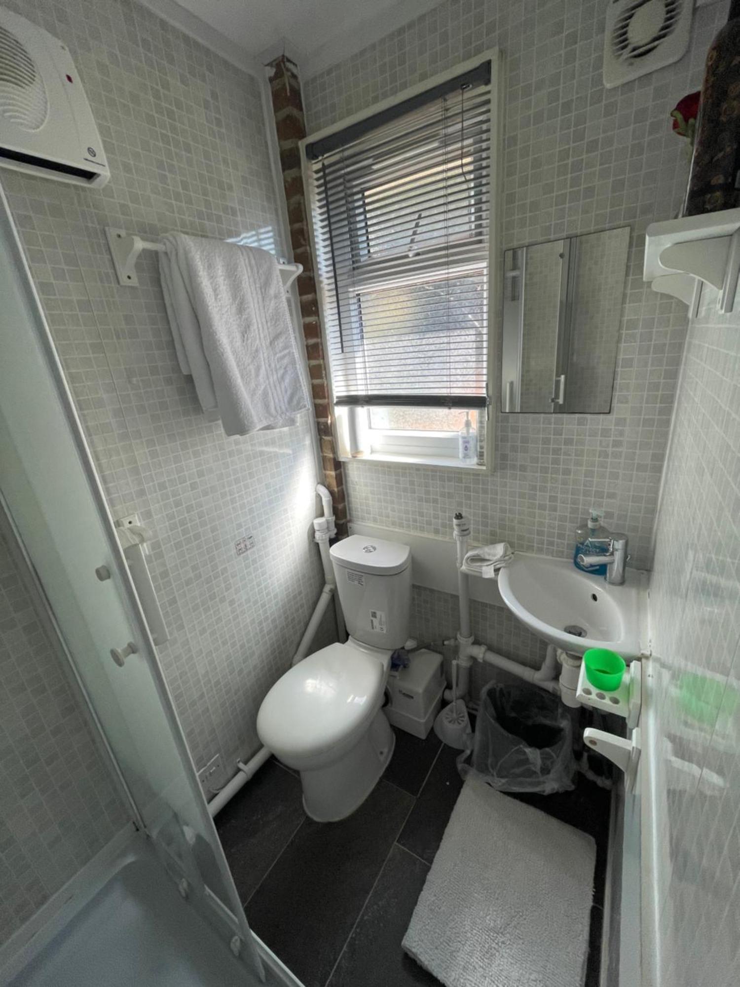 Fantastic Studio, Private Bathroom And Mini Kitchen. Thamesmead  Eksteriør billede