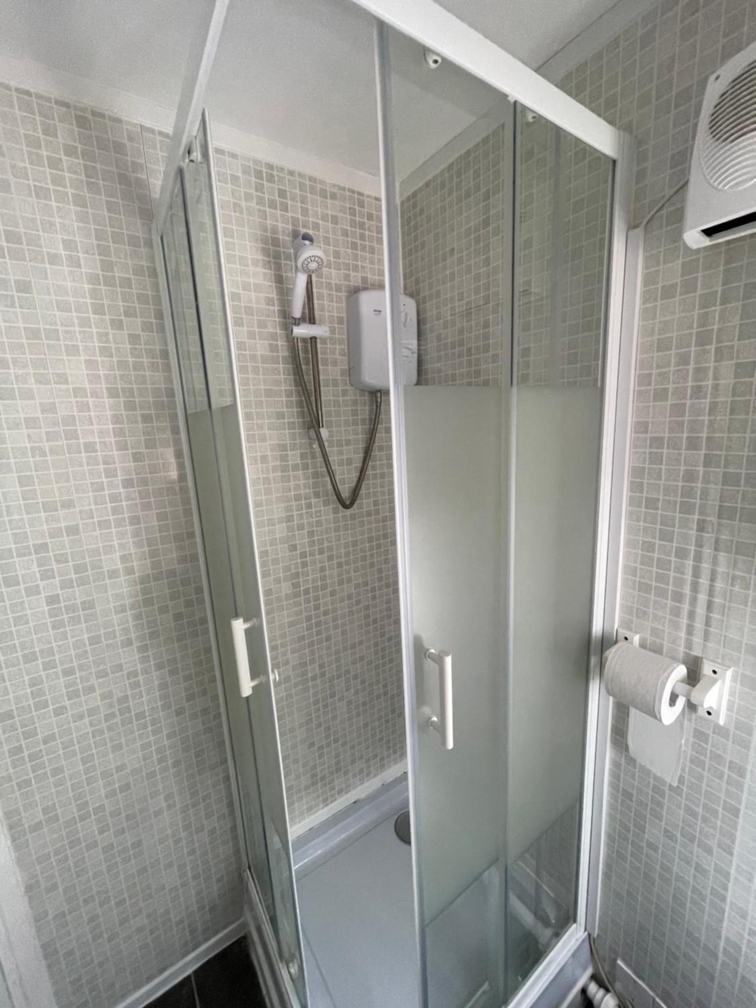 Fantastic Studio, Private Bathroom And Mini Kitchen. Thamesmead  Eksteriør billede